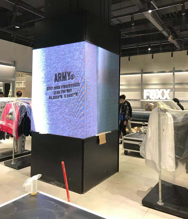 云南昆明某商鋪LED全彩顯示屏由上海智彩科技設(shè)計、安裝